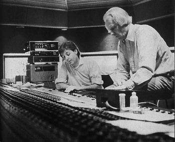 Paul e George Martin no trabalho...