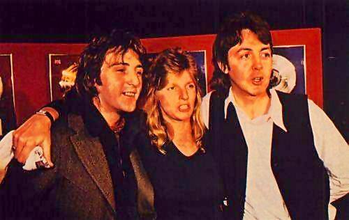 Denny, Linda e Paul e os Discos de Ouro. 1977?