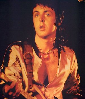 Wings Live in 72/73